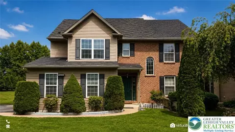 2014 Rolling Meadow Dr, Macungie, PA 18062