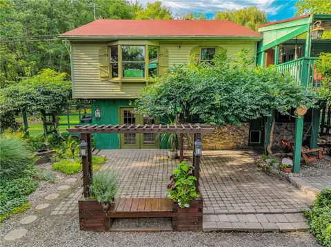 364 W Mountain Rd, Wind Gap, PA 18091