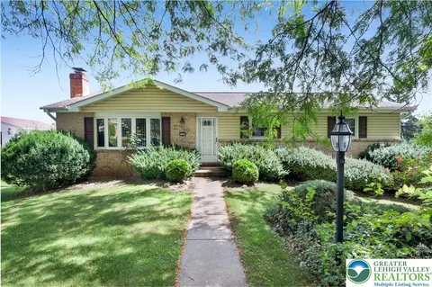 1708 Rosewood Ct, Orefield, PA 18069