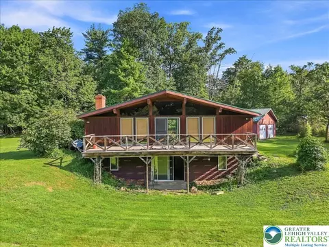 7625 Gypsy Moth Dr, New Tripoli, PA 18066
