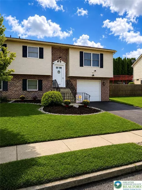 1039 Barbara Dr, Coplay, PA 18037