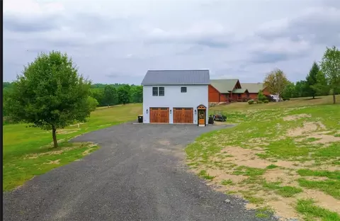 360 Sunset Dr, Bangor, PA 18013