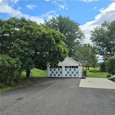 Exterior - 10 Barto Rd, Barto, PA 19504 photo 4 of 4