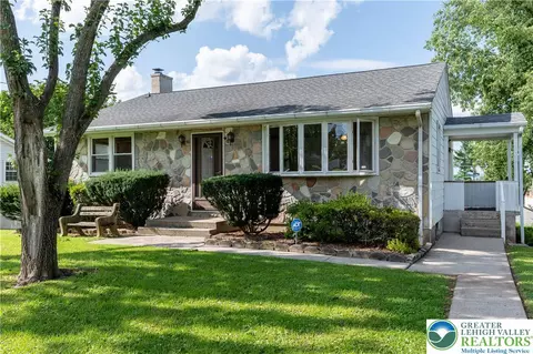 42 Middle Pl, Palmer Township, PA 18045