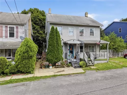 439 S Walnut St, Slatington, PA 18080