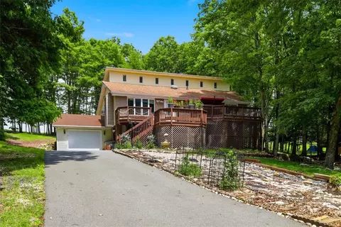 17 Basswood Ct, Albrightsville, PA 18210