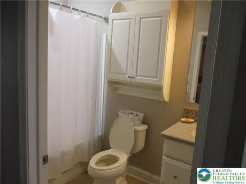 Bath - 1001 Honor Dr, Bethlehem, PA 18017 photo 4 of 5