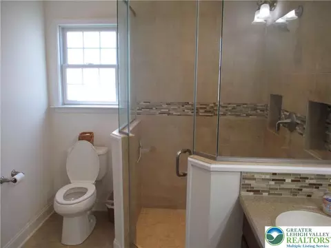 Bath - 1001 Honor Dr, Bethlehem, PA 18017 photo 2 of 5