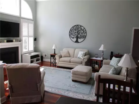 Living - 1001 Honor Dr, Bethlehem, PA 18017 photo 2 of 2