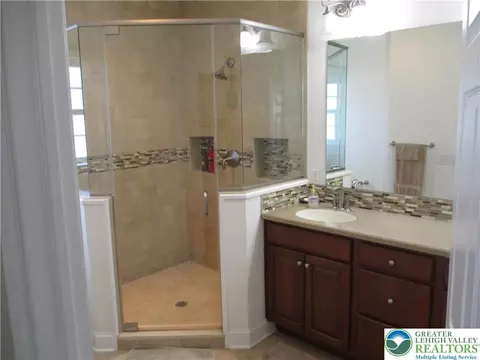 Bath - 1001 Honor Dr, Bethlehem, PA 18017 photo 1 of 5