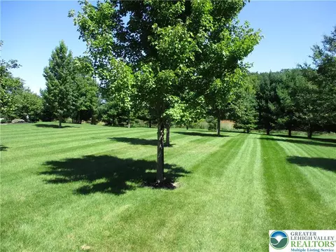 Exterior - 1001 Honor Dr, Bethlehem, PA 18017 photo 4 of 5