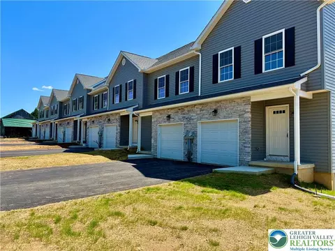 3876 E Grant St, Slatington, PA 18080
