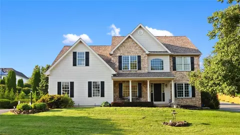 521 Deerfield Dr, Nazareth, PA 18064