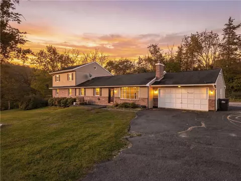 56 Ealer Hill Rd, Kintnersville, PA 18930
