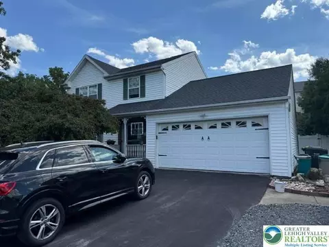 2170 Black Forest Dr, Coplay, PA 18037