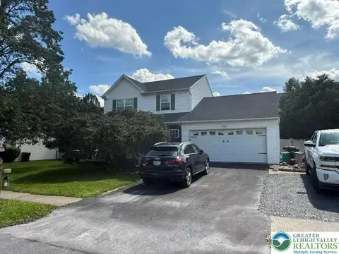2170 Black Forest Dr, Coplay, PA 18037