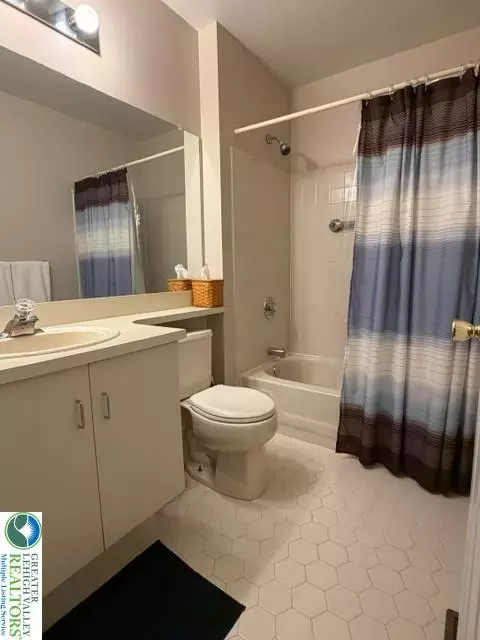 Bath - 1908 Pine Ct, Hellertown, PA 18055 photo 1 of 1