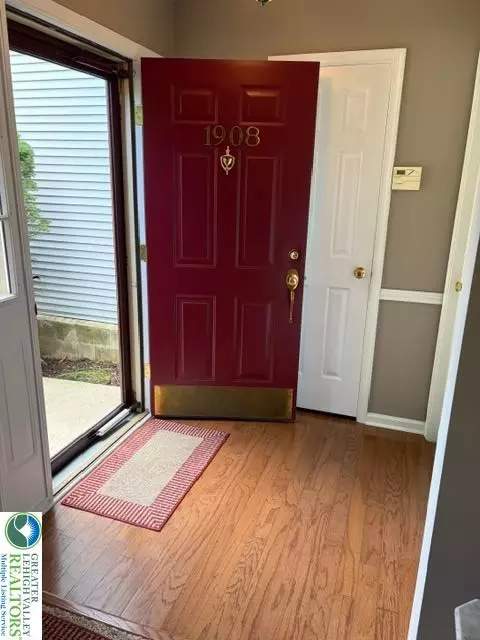 Entry Way - 1908 Pine Ct, Hellertown, PA 18055 photo 1 of 2