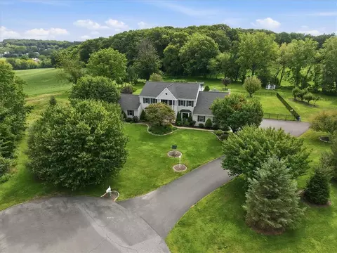 2101 Schroettner Cir, Nazareth, PA 18064