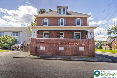 55 Dewey St, Roseto, PA 18013