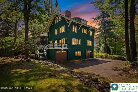 119 Falls Dr, Buck Hill Falls, PA 18323