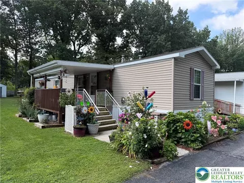 8220 Airport Rd, East Allen Twp, PA 18067