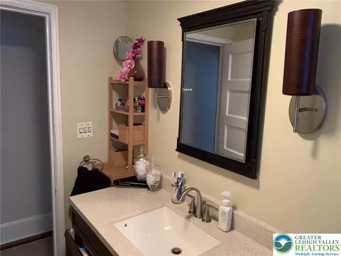 Bath - 324 E Laurel St, Bethlehem, PA 18018 photo 2 of 4