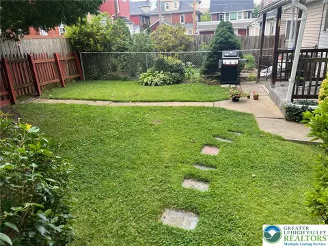 Exterior - 324 E Laurel St, Bethlehem, PA 18018 photo 9 of 12