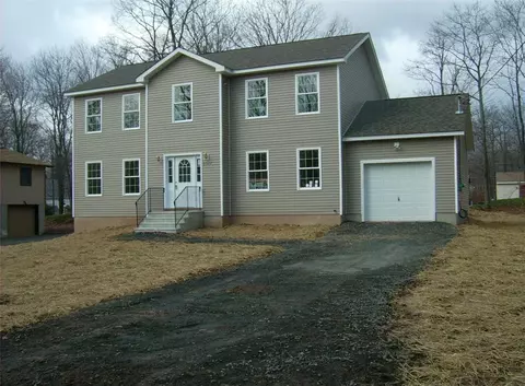 7154 Falstaff Dr, Coolbaugh Twp, PA 18466