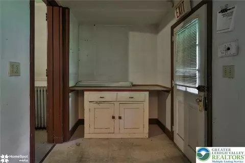 Entry Way - 512 E 4th St, Bethlehem, PA 18015 photo 5 of 14