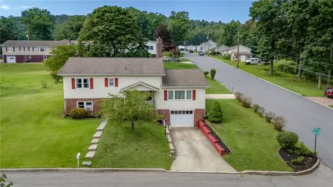 14 Brook Dr, Lehighton, PA 18235