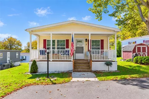 Exterior - 2 Woodview Ct, Bath, PA 18014 photo 1 of 8