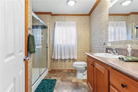 Bath - 2 Woodview Ct, Bath, PA 18014 photo 1 of 3