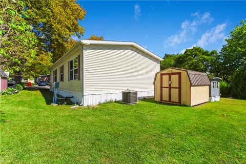 Exterior - 2 Woodview Ct, Bath, PA 18014 photo 5 of 8