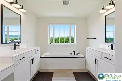 Bath - 1275 Keller Rd, Wind Gap, PA 18091 photo 5 of 6
