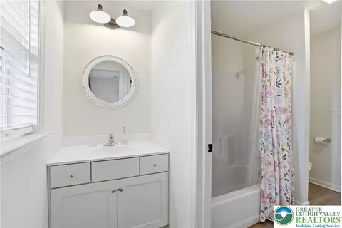 Bath - 1275 Keller Rd, Wind Gap, PA 18091 photo 2 of 6