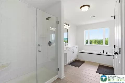 Bath - 1275 Keller Rd, Wind Gap, PA 18091 photo 4 of 6