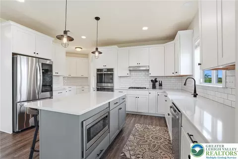 Kitchen - 1275 Keller Rd, Wind Gap, PA 18091 photo 3 of 4