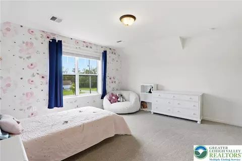 Bedroom - 1275 Keller Rd, Wind Gap, PA 18091 photo 4 of 7