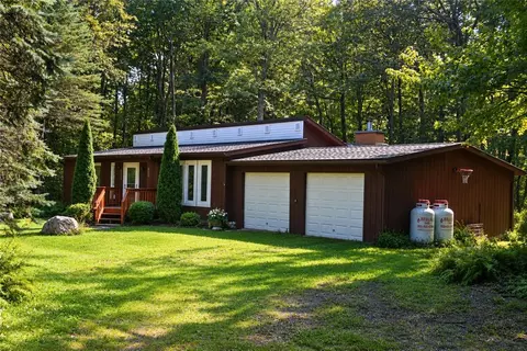 116 Hawk Ln, Canadensis, PA 18325