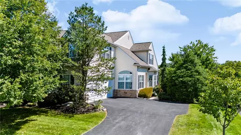 9 Willow Dr, Palmer Township, PA 18045