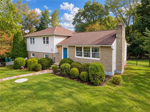210 Jonathan Dr, Easton, PA 18045