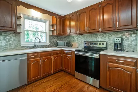 Kitchen - 205 Bridle Path Rd, Bethlehem, PA 18017 photo 4 of 4