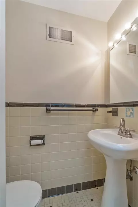 Bath - 205 Bridle Path Rd, Bethlehem, PA 18017 photo 1 of 3