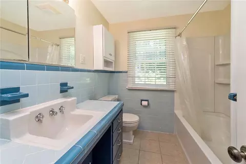 Bath - 205 Bridle Path Rd, Bethlehem, PA 18017 photo 2 of 3