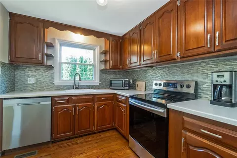 Kitchen - 205 Bridle Path Rd, Bethlehem, PA 18017 photo 2 of 4