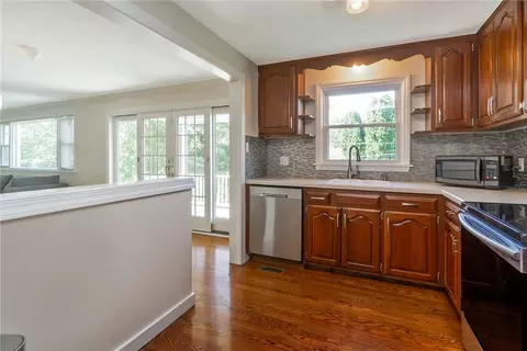 Kitchen - 205 Bridle Path Rd, Bethlehem, PA 18017 photo 3 of 4