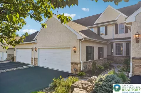 536 Parkside Ct, Allentown, PA 18104