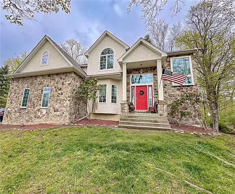 291 Fringe Dr, East Stroudsburg, PA 18302