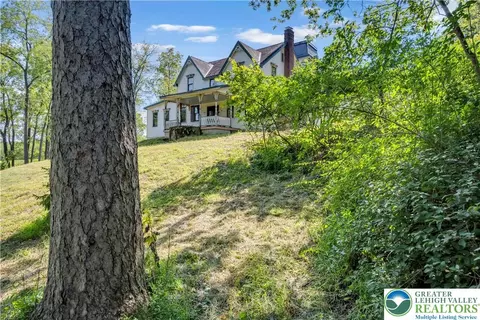 384 Henry Rd, Nazareth, PA 18064